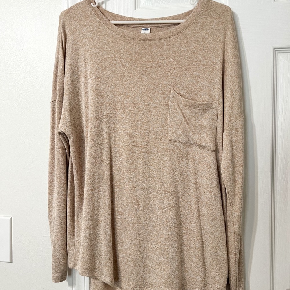 Old Navy tan loose shirt with front pocket!